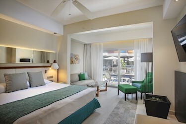 Superior Junior Suite Swim Up